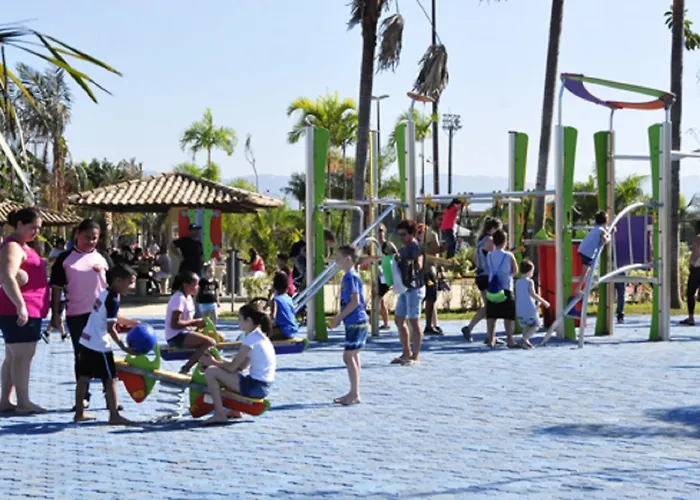 Kitnet Boqueirao - Completa Com Wi-Fi E Estacionamento 50 Mts Da Praia - Perto De Tudo No Centro Comercial