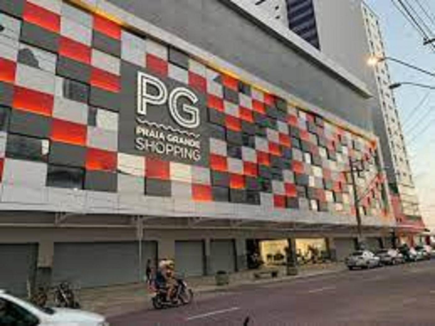 Kitnet Boqueirao - Completa Com Wi-Fi E Estacionamento 50 Mts Da Praia - Perto De Tudo No Centro Comercial *